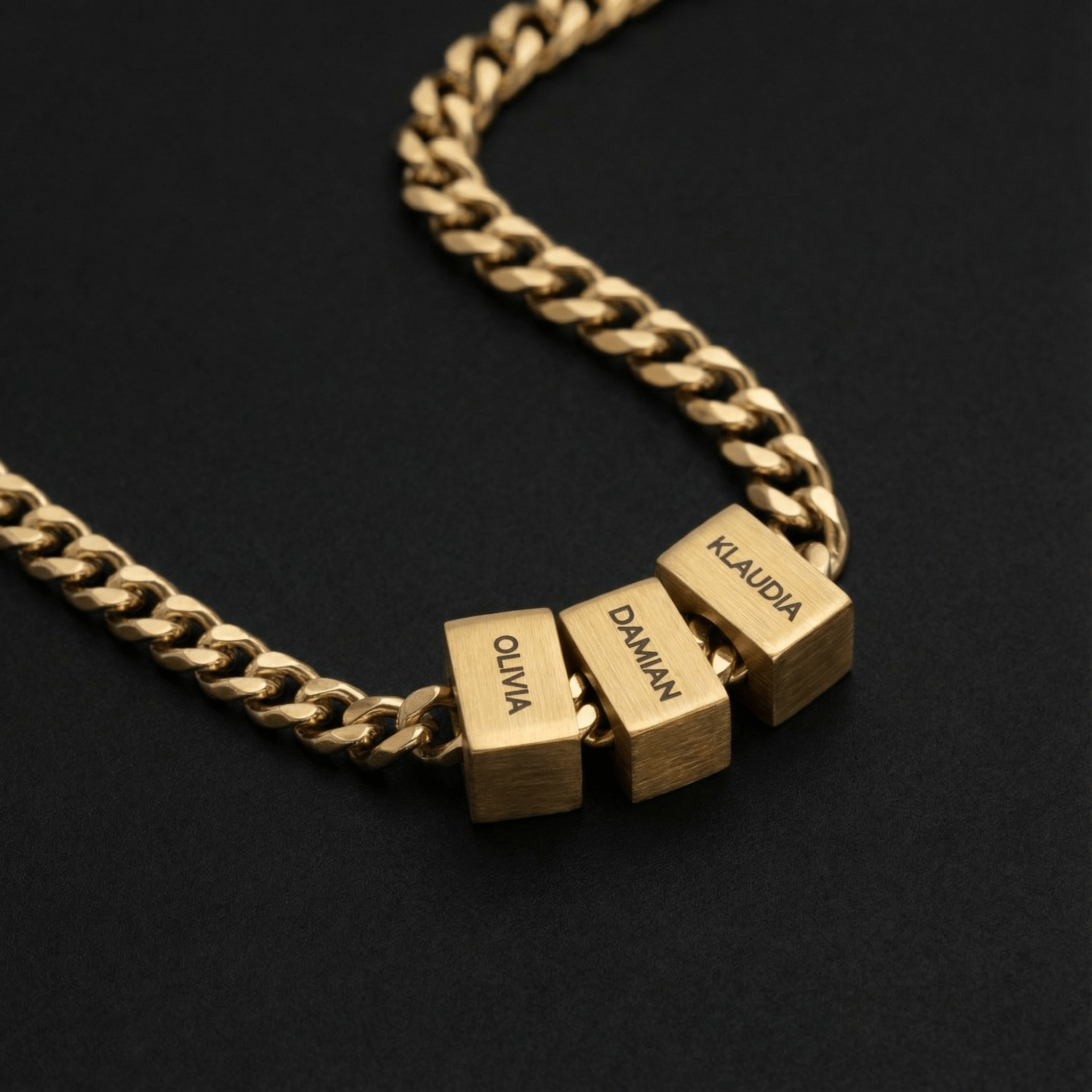 LoveLinks - Personalized Family Name Necklace