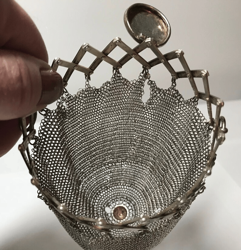 RegalWeave – Vintage Chainmail Coin Purse