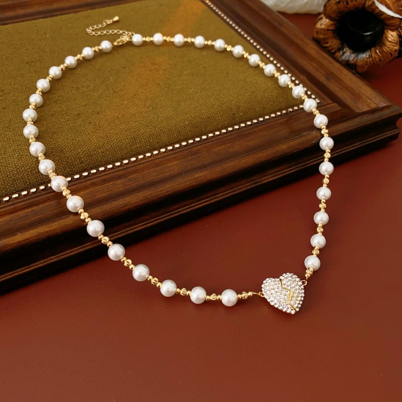 EternaPearl – Magnetic Heart Necklace