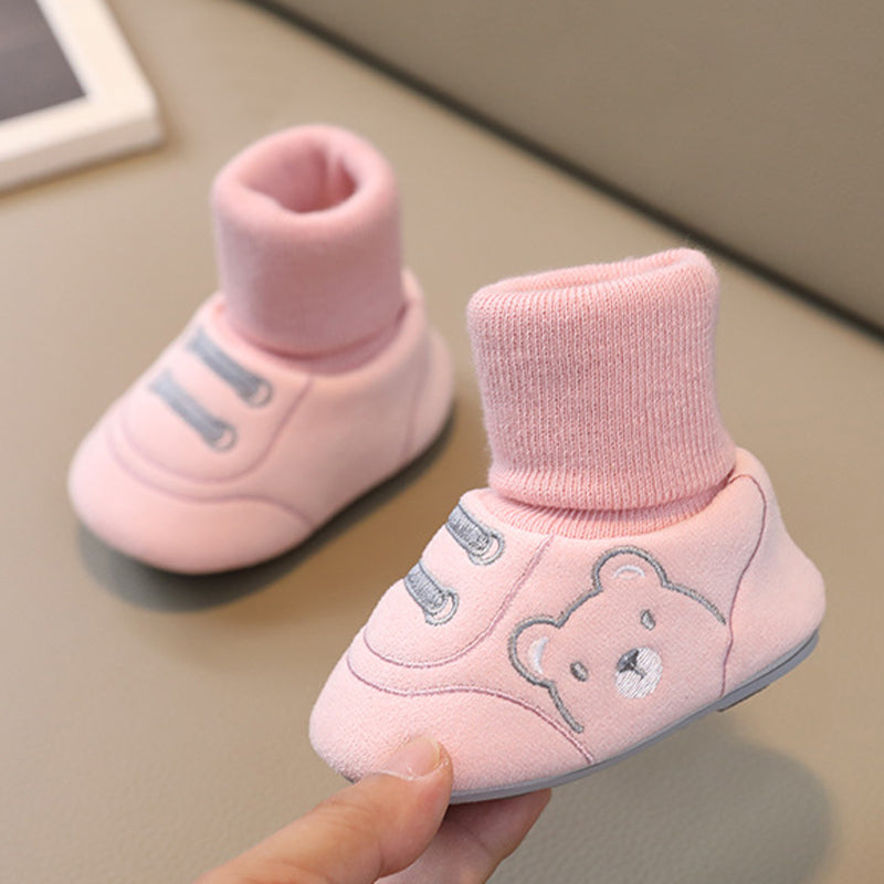 SnuggleSteps – Cozy Baby Winter Shoes