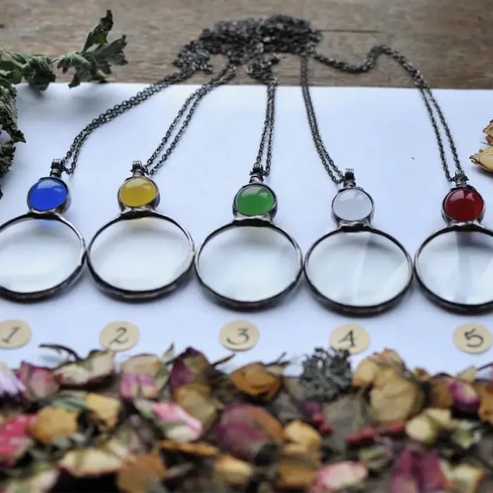 LumiLens – Stylish Magnifier Necklace