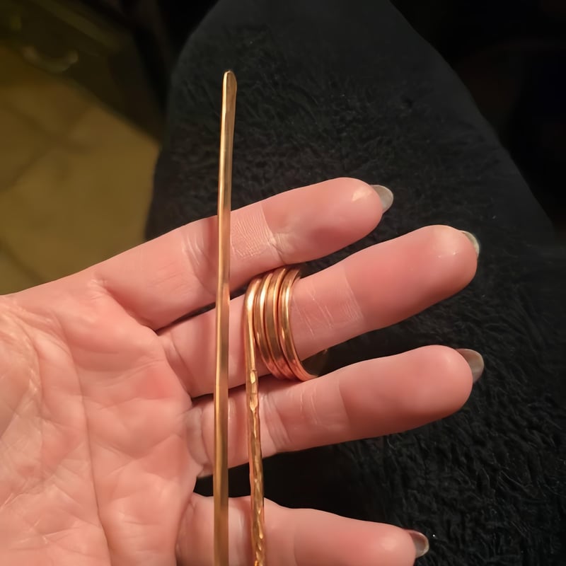 FlipEase – Durable Metal Thumb Bookmark Clip