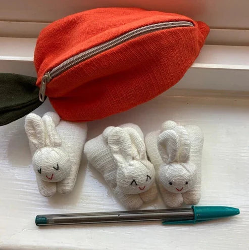 BunnyPeek – Hide & Seek Carrot Pouch