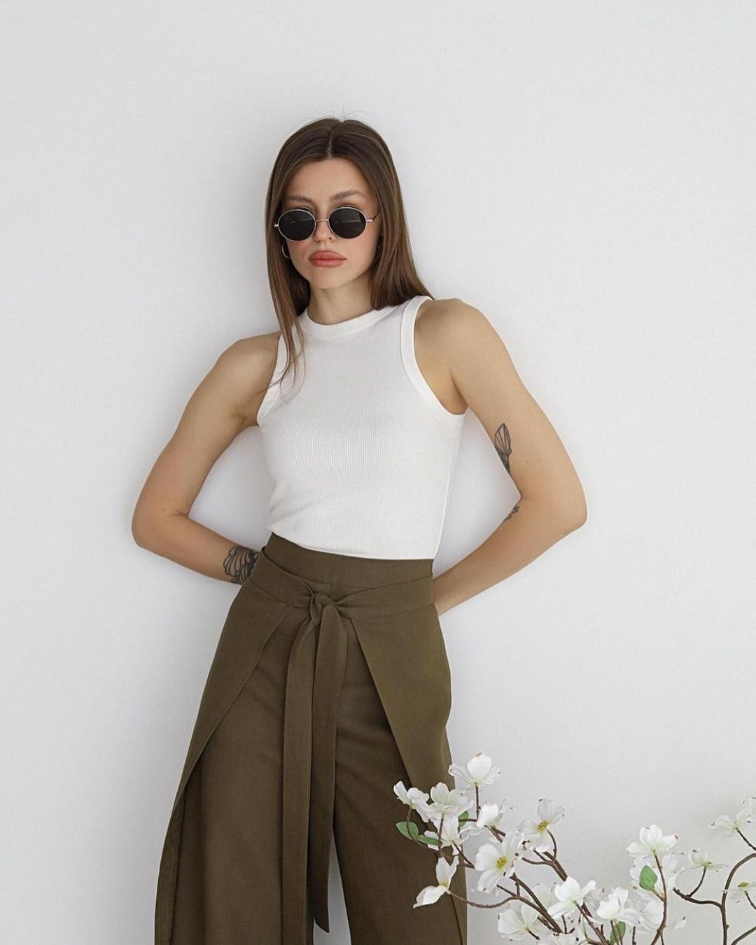 StrapLuxe – Women’s Solid Color Strappy Trousers