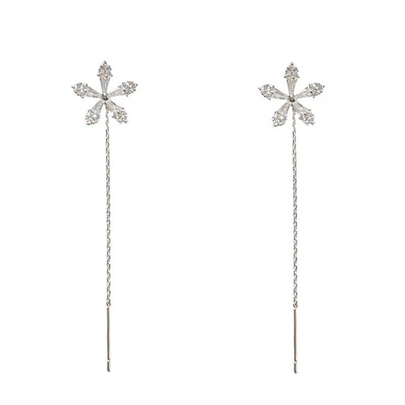 LuxeGleam – Sparkling Diamond Flower Earrings