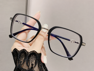 FocusPro – HD Auto-Adjust Reading Glasses