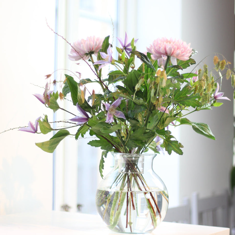 PetalSwirl – Elegant Ikebana Stem Holder