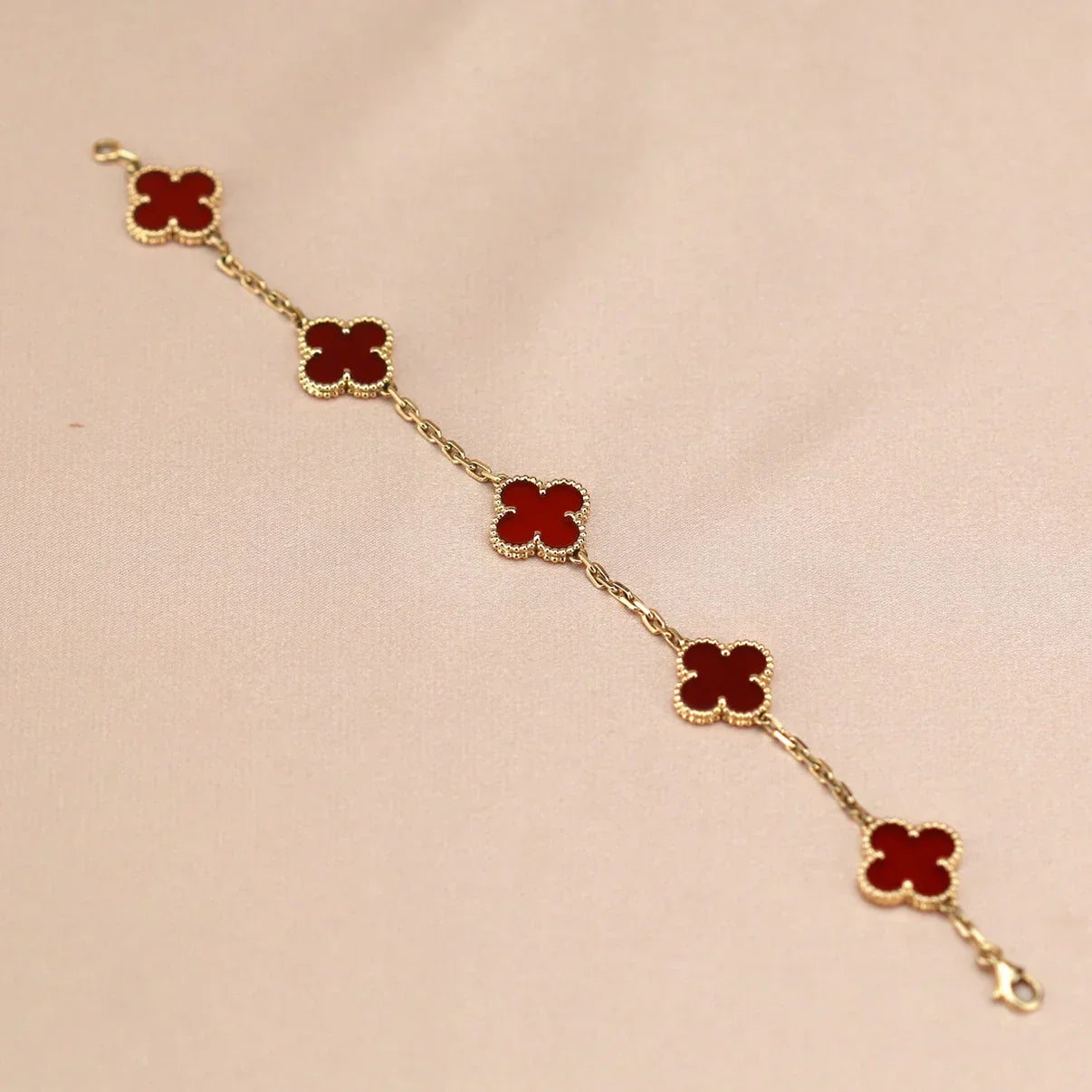 AuraLeaf – Lucky Carnelian Clover Bracelet