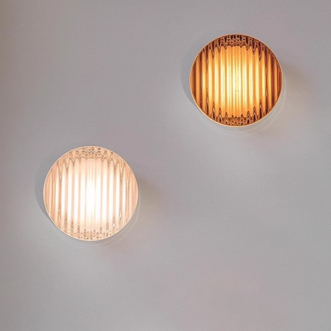 LumaGlow – Dimmable Wall Lamp