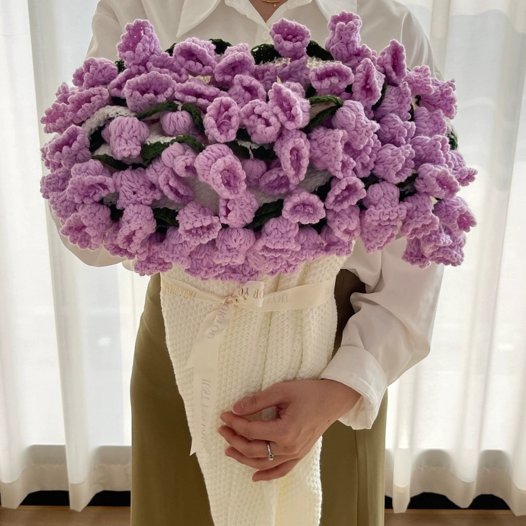 PetalWrap – Cozy Floral Blanket Bouquet