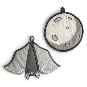 HeatGuard – Bat-Inspired Oven Mitt & Pot Holder Set