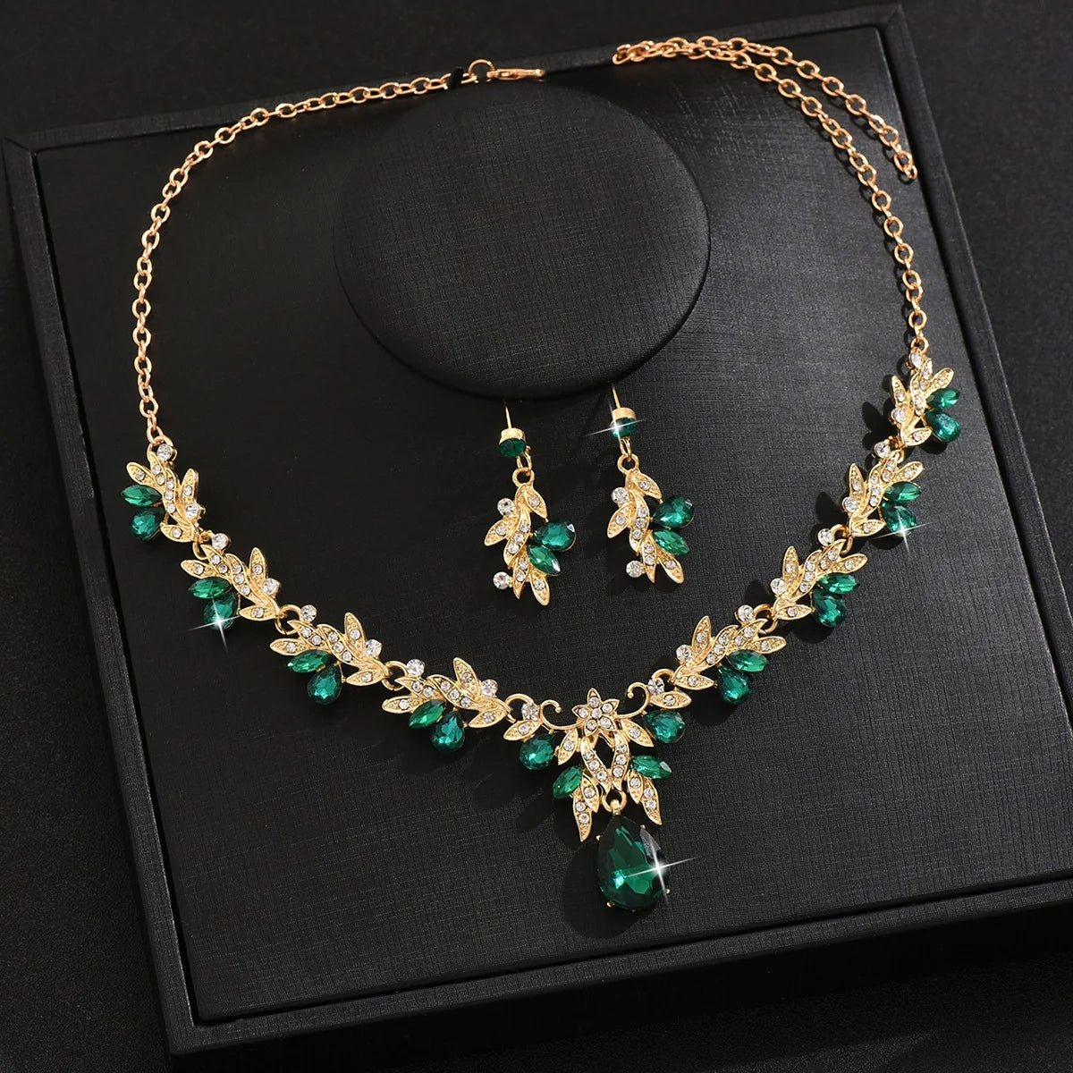 LustreDrop – Radiant Teardrop Necklace & Earrings