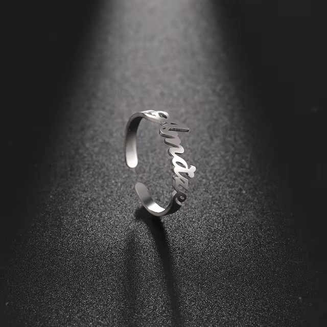 HeartWords – Engraved Name Keepsake Ring