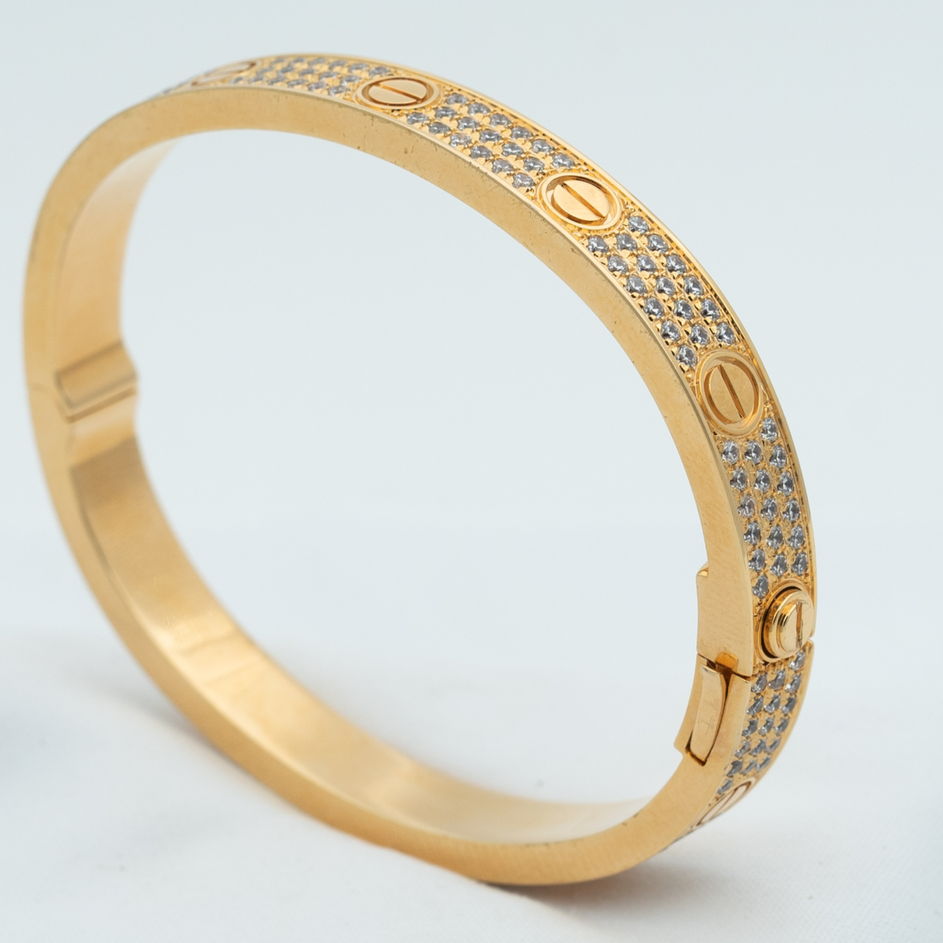 EternalGlow – Premium Diamond Love Bracelet