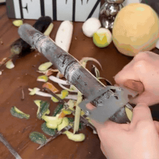 CleanCut Pro – Durable Stainless Steel Peeler Tool