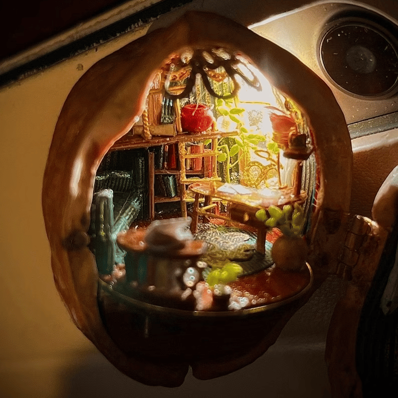 VerseNest - Miniature Walnut Shell Library