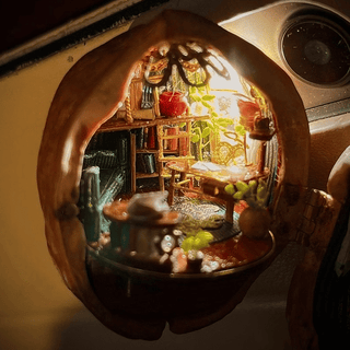 VerseNest - Miniature Walnut Shell Library