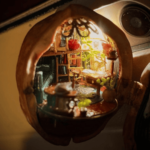 VerseNest - Miniature Walnut Shell Library