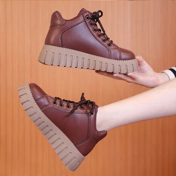 VeloraStep – Stylish Platform Boots
