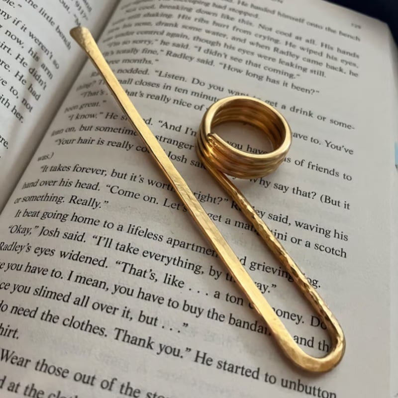 FlipEase – Durable Metal Thumb Bookmark Clip