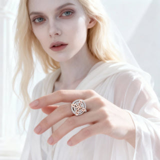 WitchKnot – Handmade Return-Knot Protection Ring