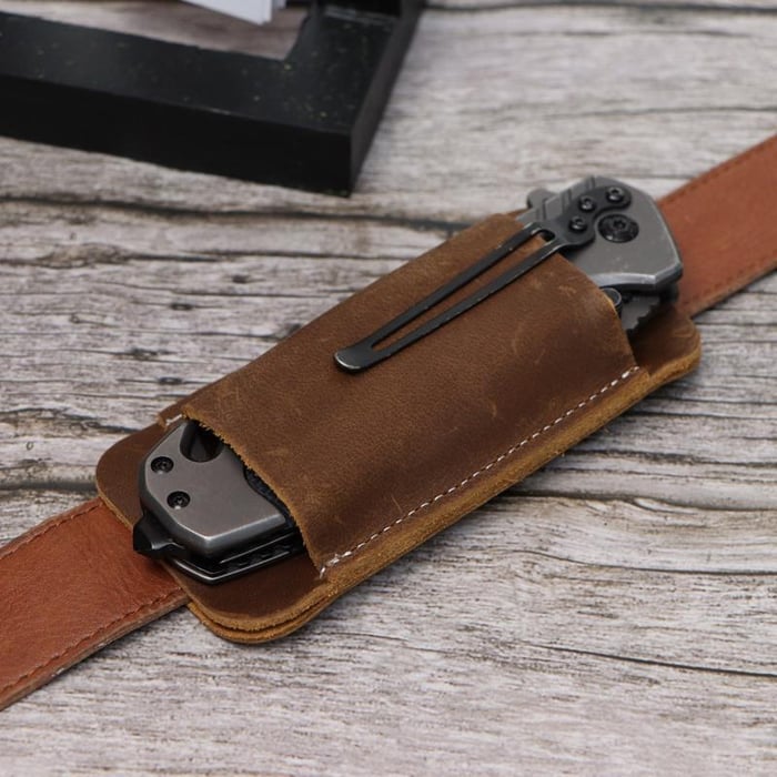 BladeHaven – Retro Leather Belt Scabbard