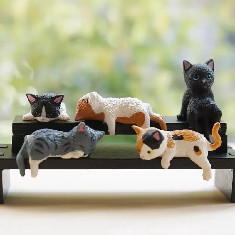 FelineFriends – Mini Cat Desk Figurines Set