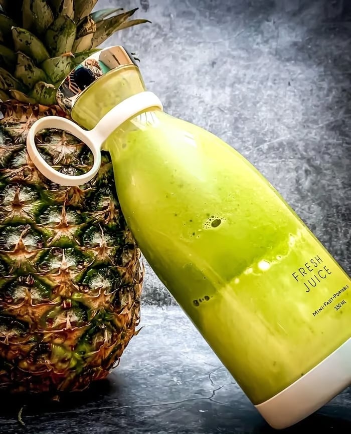 FreshNova – Rechargeable Mini Juicer