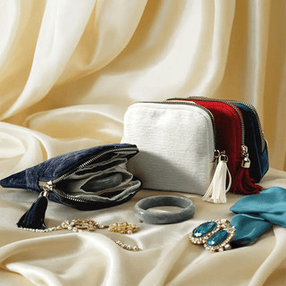LuxeCarry – Portable Jewelry Storage Bag with Zipper