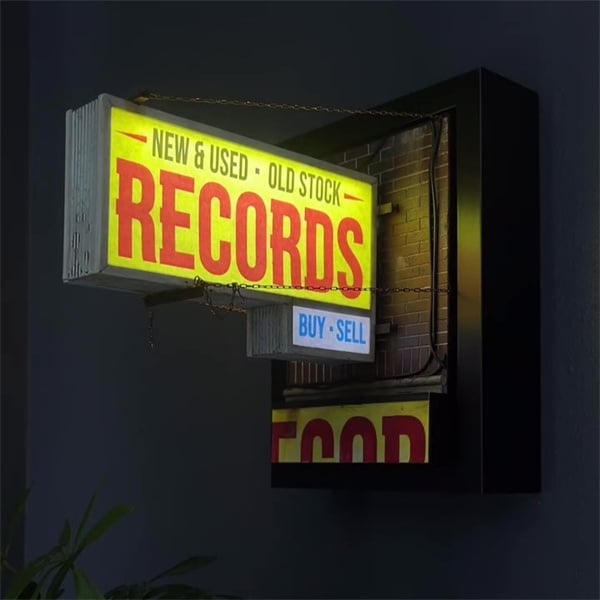 VinylGlow – Retro Record Wall Light