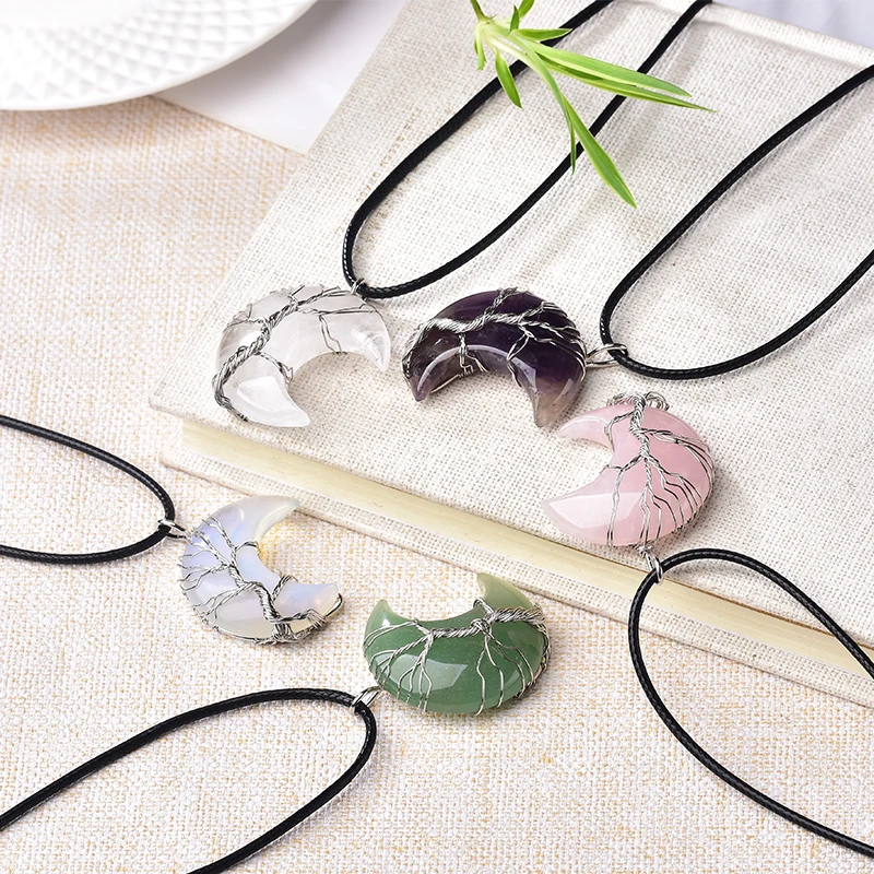 AuraLuxe – Dainty Crescent Pendant Necklace