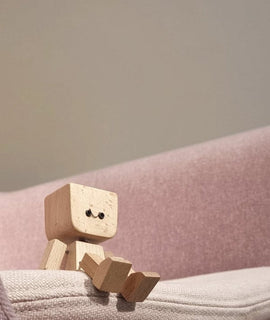 HappyTimber – Wooden Sway Figure with 12 Magnetic Emotions