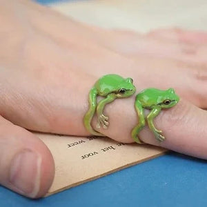 FrogGlam - Elegant Tree Frog Ring & Earrings