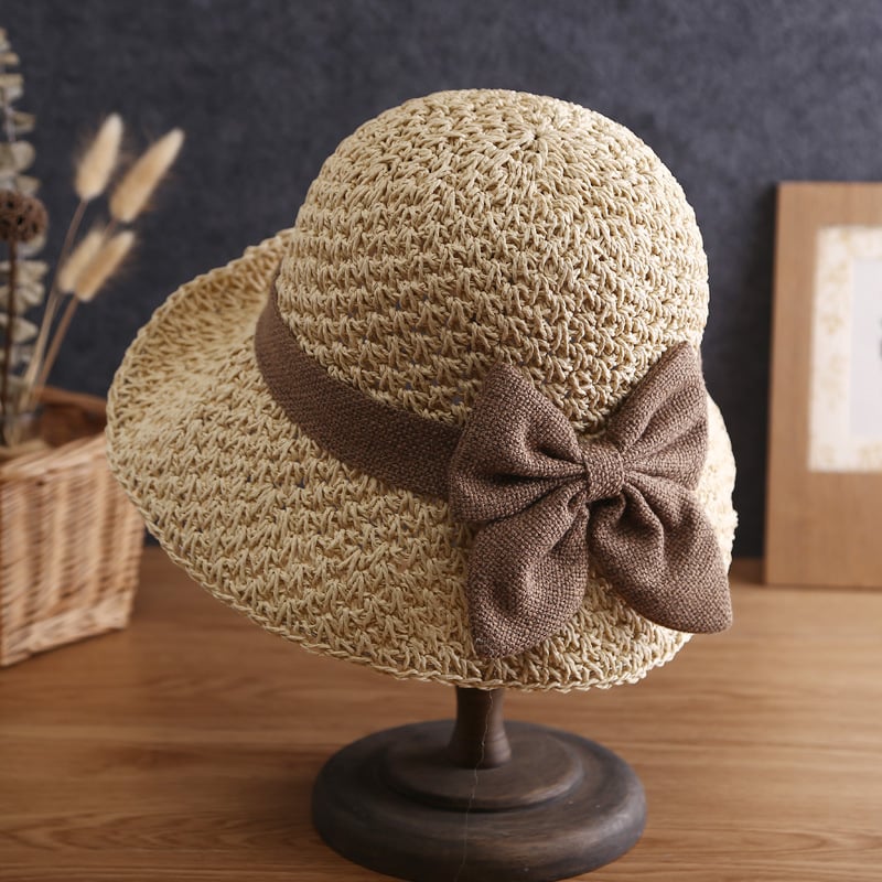 SunFlair – Elegant Ruffled Straw Hat