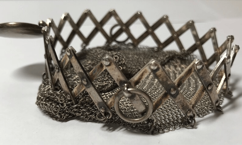 RegalWeave – Vintage Chainmail Coin Purse