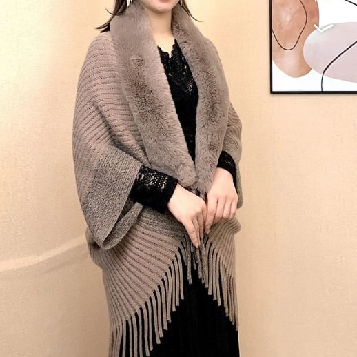 Knitted Fringed Fur-Neck Shawl