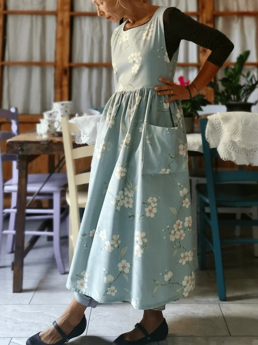 BloomNest – Vintage Light Blue Floral Apron
