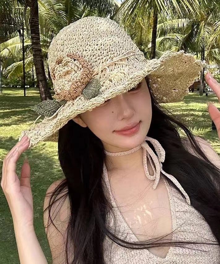 SunFlair – Elegant Ruffled Straw Hat