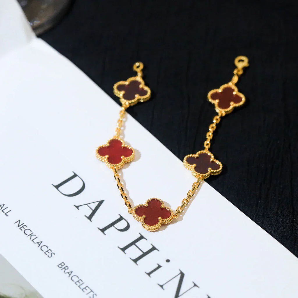 AuraLeaf – Lucky Carnelian Clover Bracelet