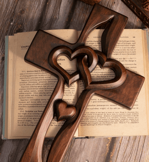EternalEmbrace – Wooden Cross with Intertwined Hearts