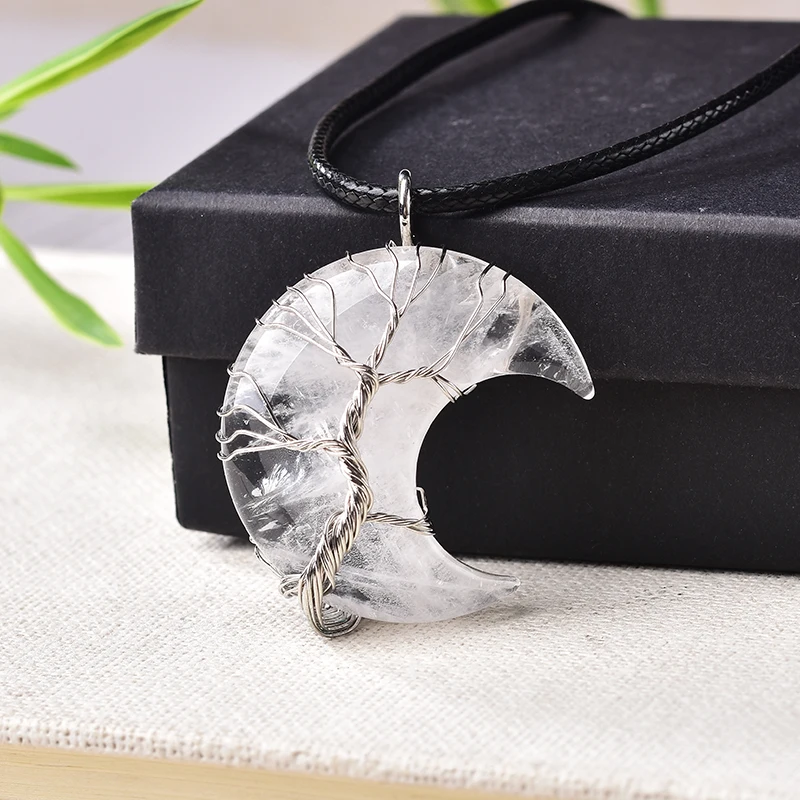 AuraLuxe – Dainty Crescent Pendant Necklace