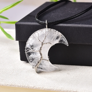 AuraLuxe – Dainty Crescent Pendant Necklace