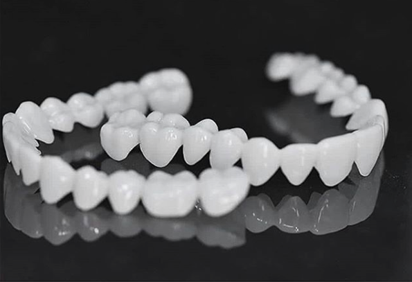 AuraSmile – Adjustable Clear Whitening Braces