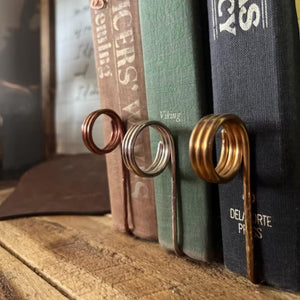 FlipEase – Durable Metal Thumb Bookmark Clip