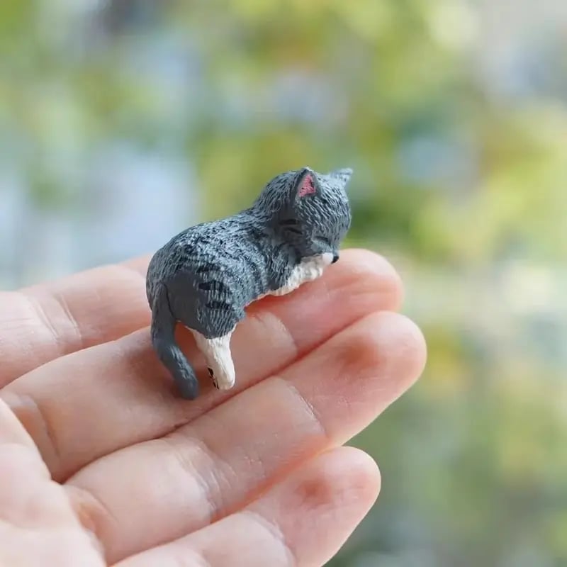 FelineFriends – Mini Cat Desk Figurines Set