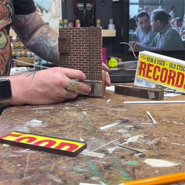 VinylGlow – Retro Record Wall Light