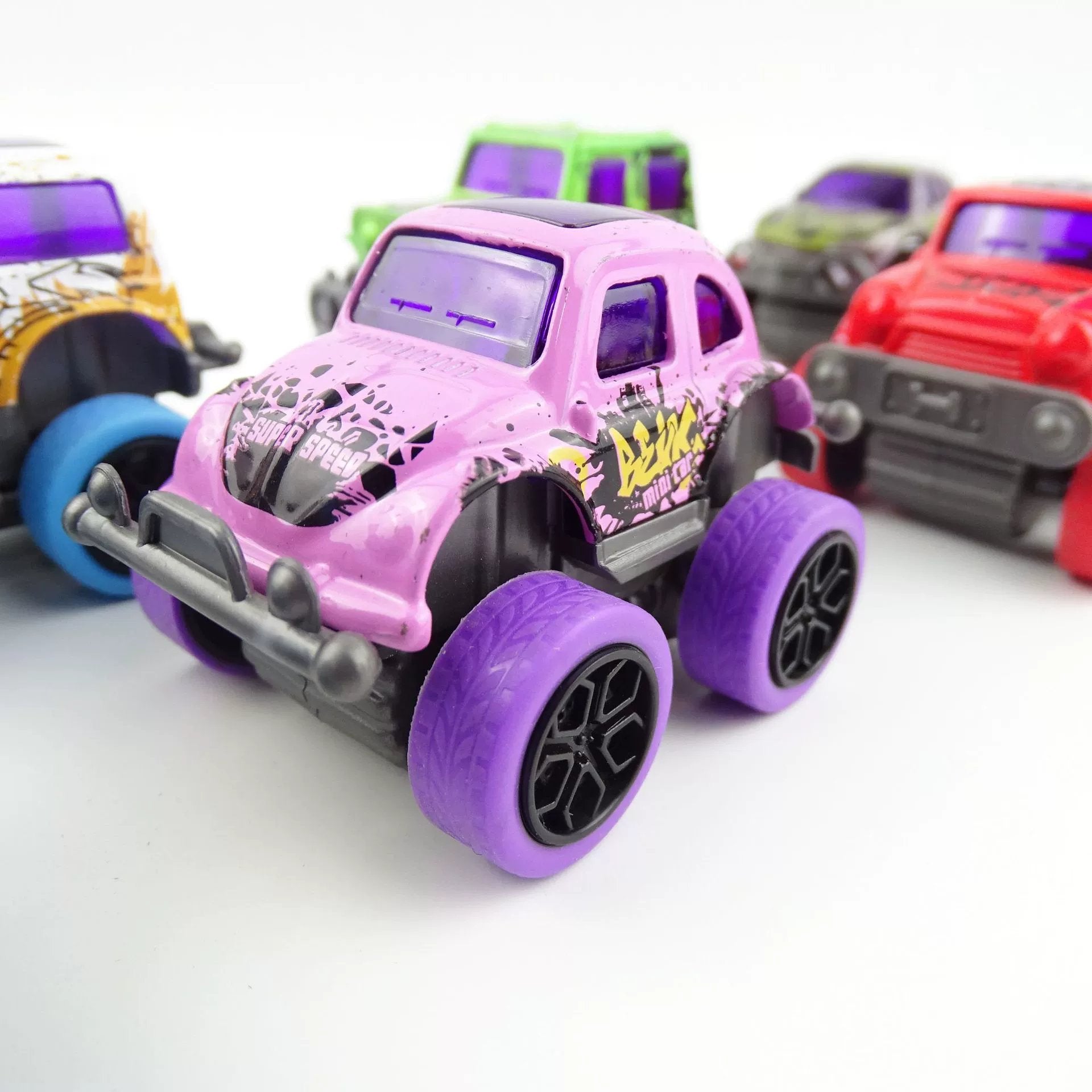 EggZoom – Alloy Mini Cartoon Easter Egg Car Toy