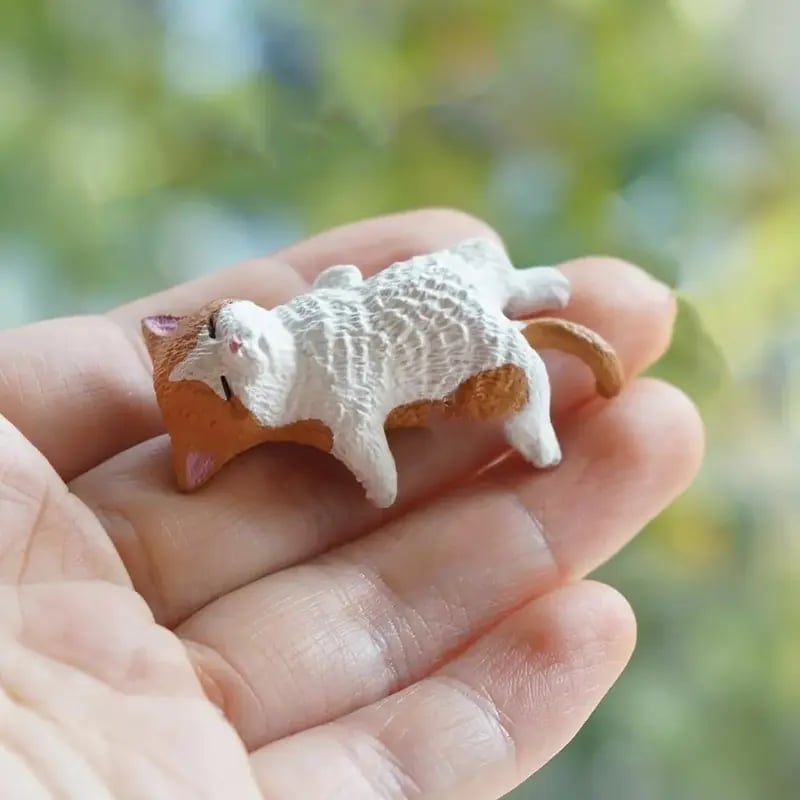 FelineFriends – Mini Cat Desk Figurines Set