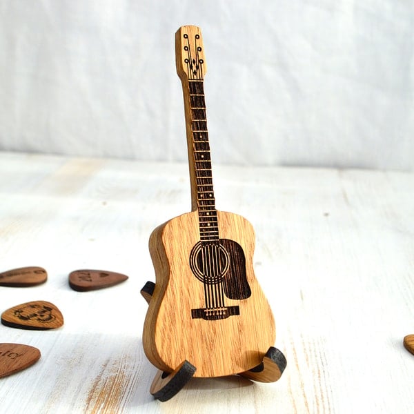 Wooden Guitar Pick Box With Stand marnetic