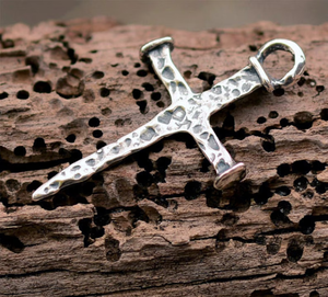 ✝️100% Handmade Silver Rustic Nail Cross (𝐂𝐡𝐚𝐝 𝐒𝐦𝐢𝐭𝐡 𝐇𝐚𝐧𝐝𝐦𝐚𝐝𝐞®)